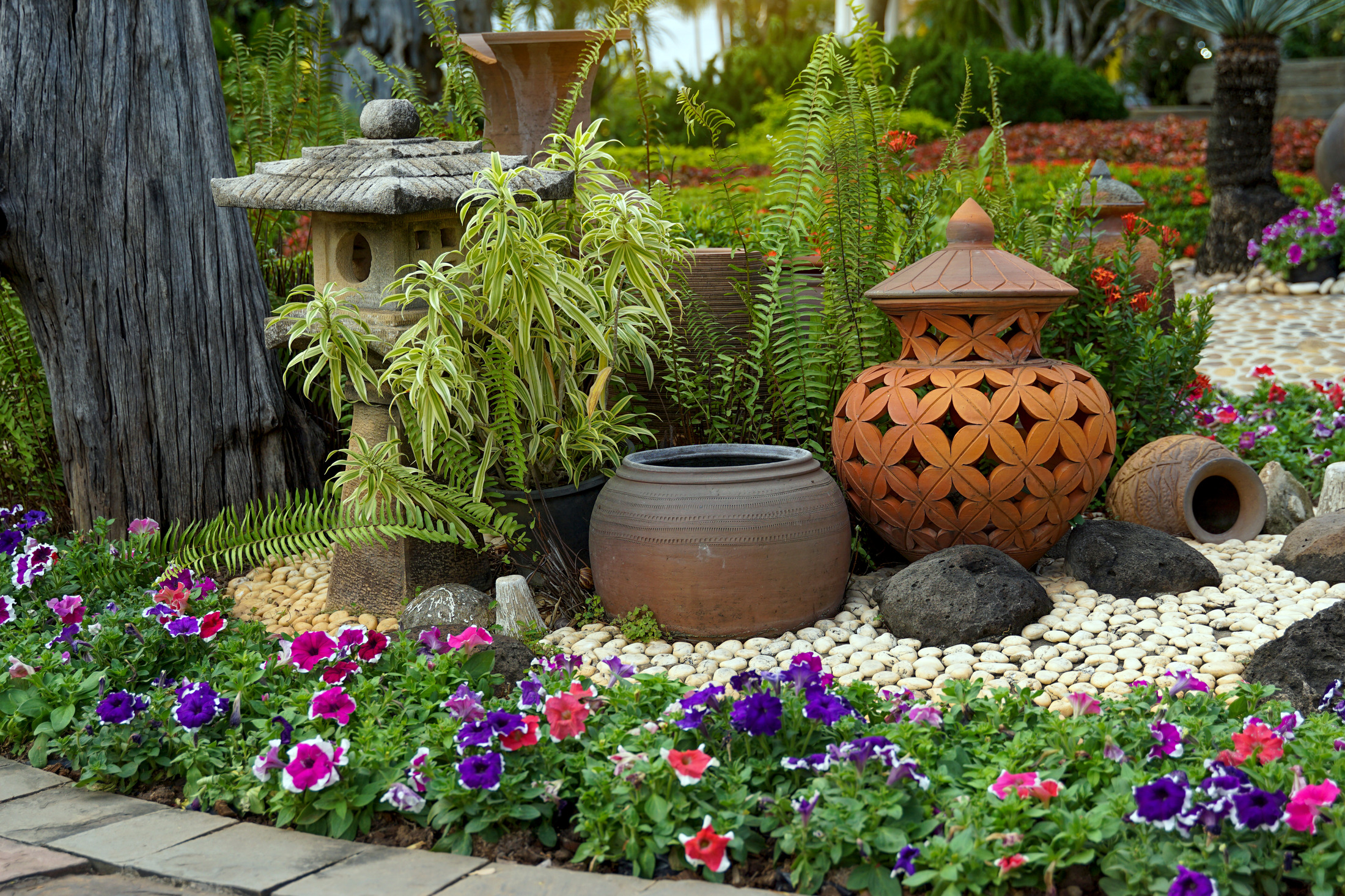 How to Choose Garden Decor That Lasts